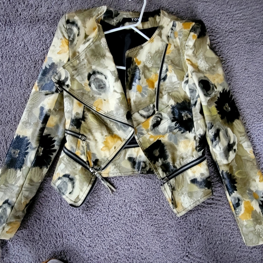 Women jacket with zippers
